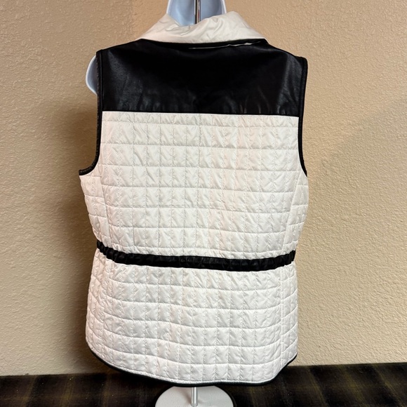 4/$15 Chico's Black and White Quilted Vest - Picture 4 of 6